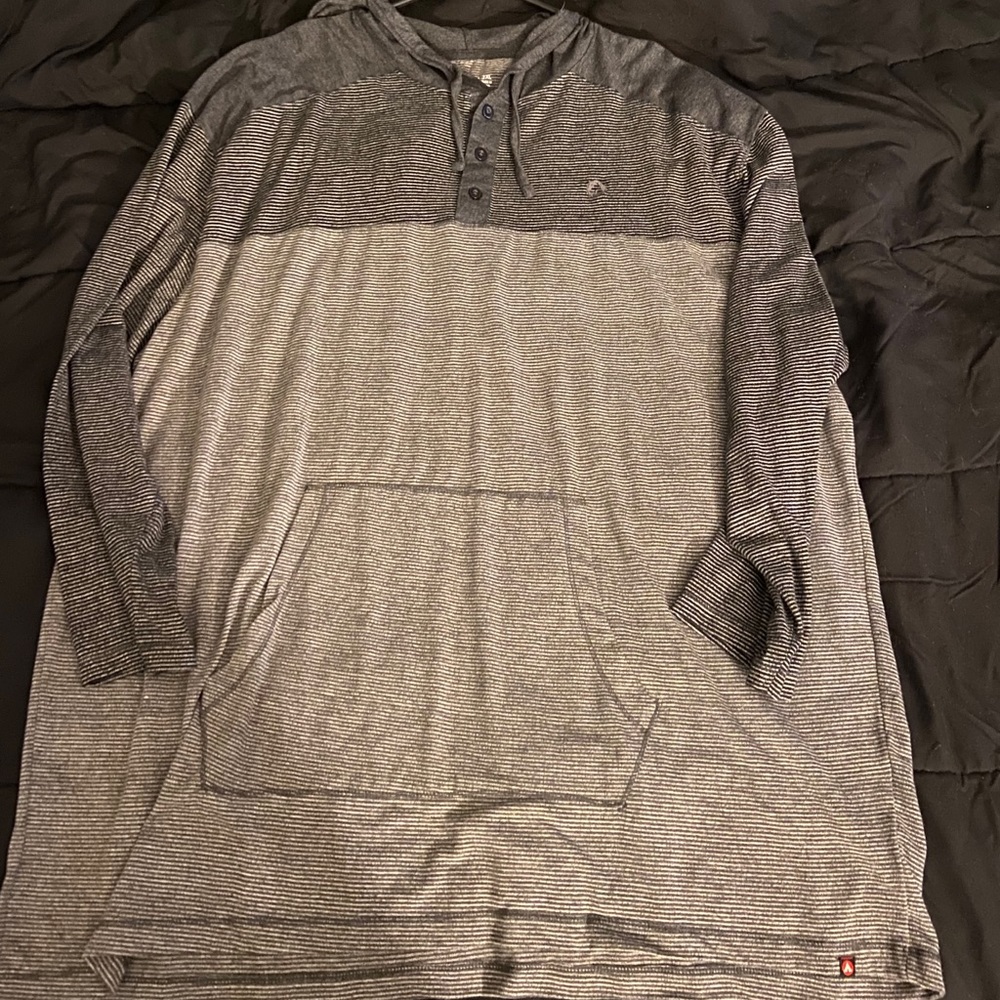 XXL Airwalk hooded long sleeve tee